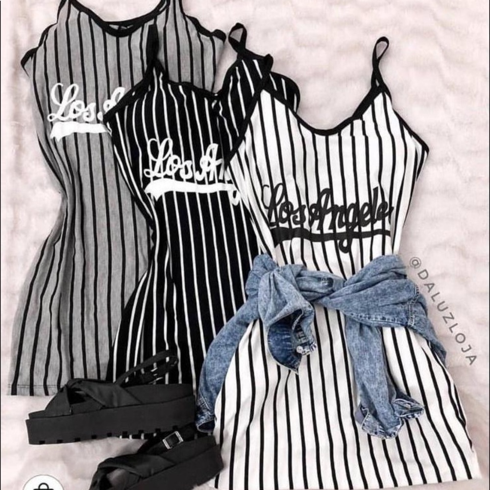 🎀 SOLD OUT 🎀 Dress - Picture 2 of 2